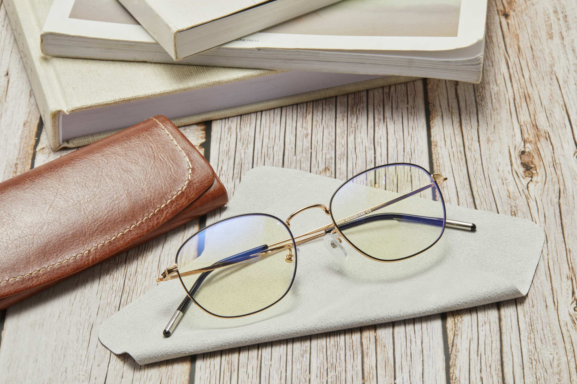 光學(xué)濾色鏡分類(lèi)和激光鏡片生產(chǎn)工藝 