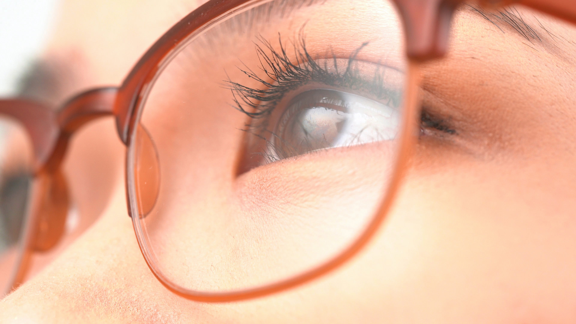 PC鏡片優(yōu)點(diǎn)與缺點(diǎn)和戶(hù)外眼鏡鏡片選擇 